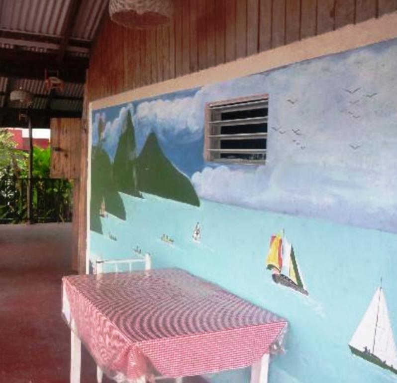 Uptown Guesthouse Soufriere Exterior photo